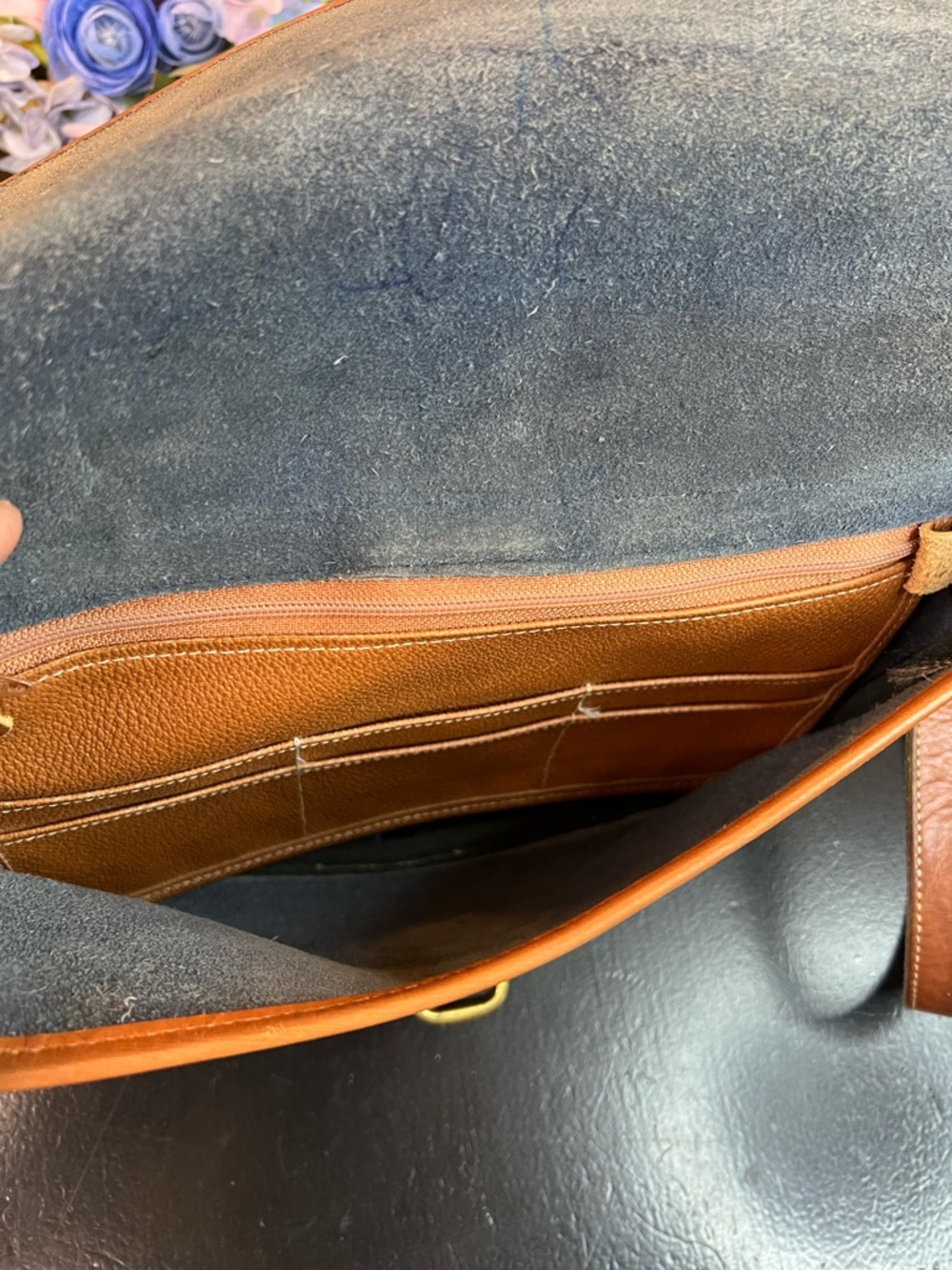 Vintage Dooney & Bourke Navy Blue Tan Leather Crossbody Bag Purse 80s 90s - Picture 8 of 16